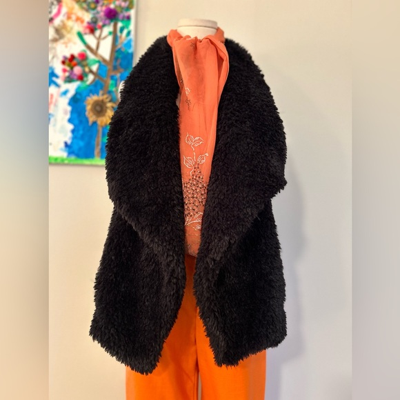 Calvin Klein Faux Fur Vest - Picture 6 of 6